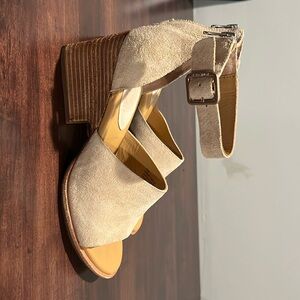 Kork -Ease wedge heels Cream suede size 7